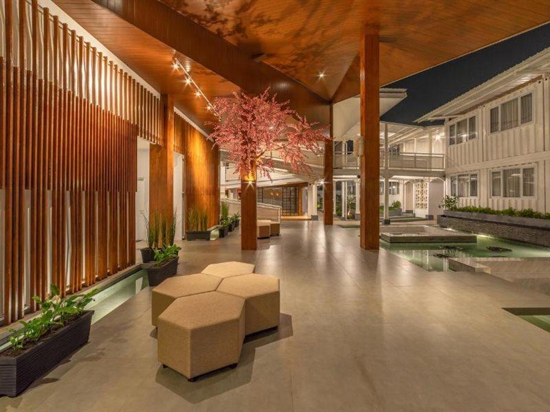Kontena Hotel باتو المظهر الخارجي الصورة