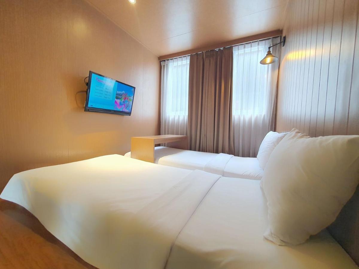 Kontena Hotel باتو المظهر الخارجي الصورة