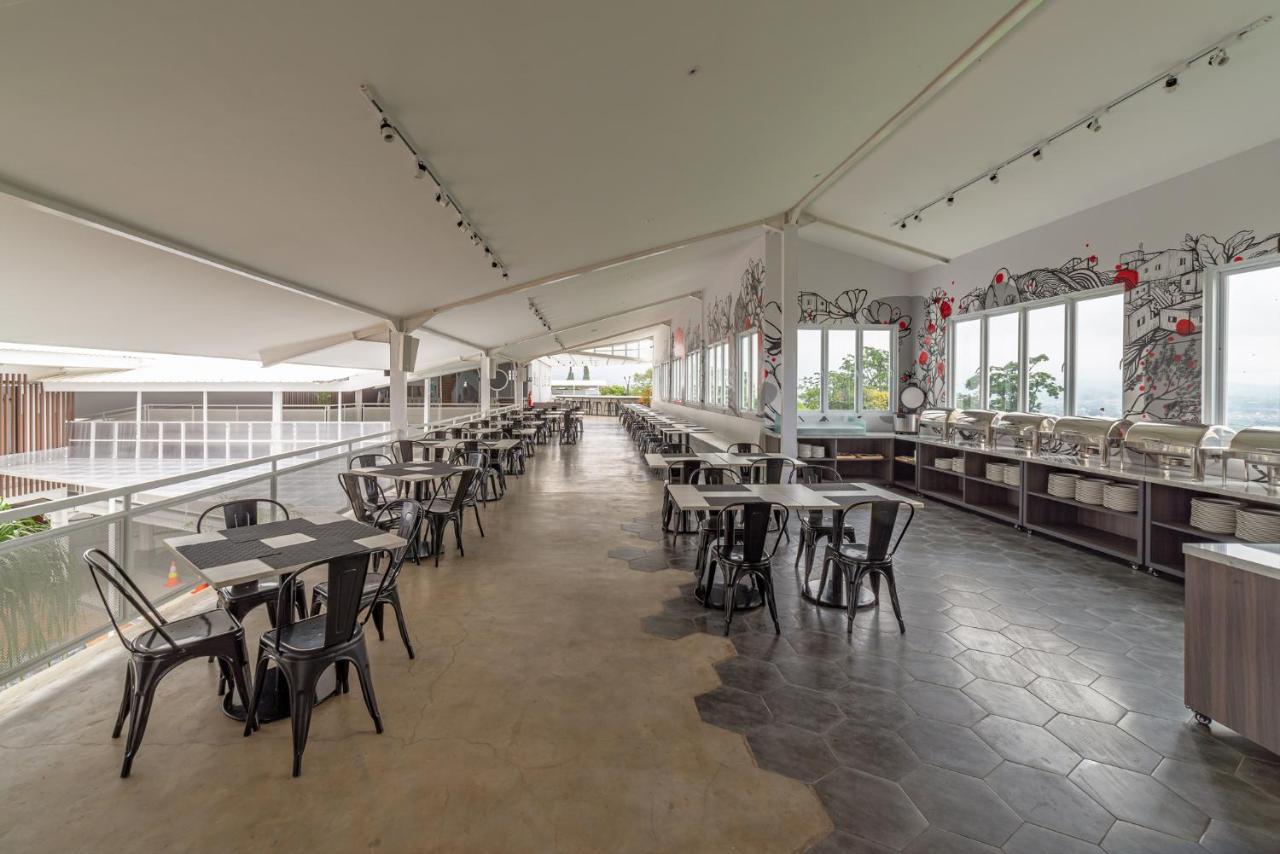 Kontena Hotel باتو المظهر الخارجي الصورة